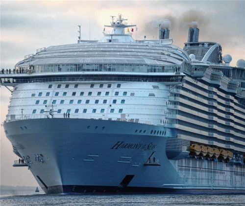 Da geht der Rauch auf: Kreuzfahrtschiffe stoßen immense Abgasmengen aus. Foto dpa