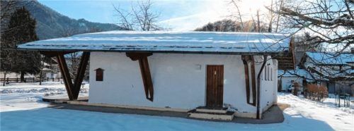 Der bestehende Musikpavillon soll in der vorhandenen Bauform verlängert werden, damit die neue WC-Anlage Platz findet.Foto mp