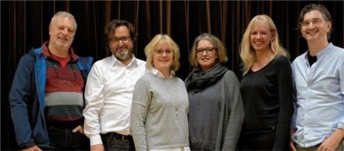 Der Ex-Vorsitzende mit dem neuen Vorstand: Herbert Gruber, Vorsitzender Gerhard Stangelmayer, Stellvertreterin Irmi Lettow, Kassiererin Gabriela Buntenbruch, Schriftführerin Petra Wolf und Leiter Michael Gartner (von links). Foto re