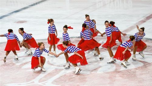 Die Aiblinger Eissternchen punkteten in Salzburg: Die Synchroneiskunstläuferinnen belegten den ersten Platz.