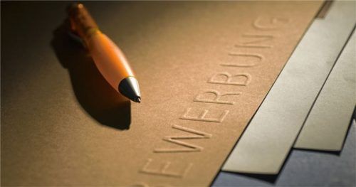 Die dritte Seite einer Bewerbung bietet nach Anschreiben und Lebenslauf Platz, um mit weiteren Informationen das Interesse des Arbeitgebers zu wecken. Foto Jens Schierenbeck/dpa-tmn