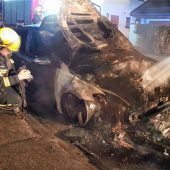 Nach Unfall im Suff: Auto absichtlich in Brand gesetzt