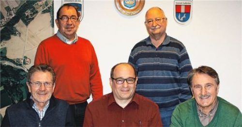 Die Kooperation für den Breitbandausbau steht. Unser Bild zeigt (von links) Taufkirchens Bürgermeister Jakob Bichlmaier, Bauleiter Georg Tintemann, Dr. Johannes Böhm von der amplus AG, Anton Biereder vom Planungsbüro Höpfinger und Kraiburgs Bürgermeister Dr. Herbert Heiml.