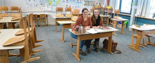 Die Leere in den Klassenzimmern nutzen die Lehrerinnen Sarah Baumann und Christina Schütz (rechts) an der Adolf-Rasp-Schule, um in Ruhe arbeiten zu können. Fotos re/ih/iw