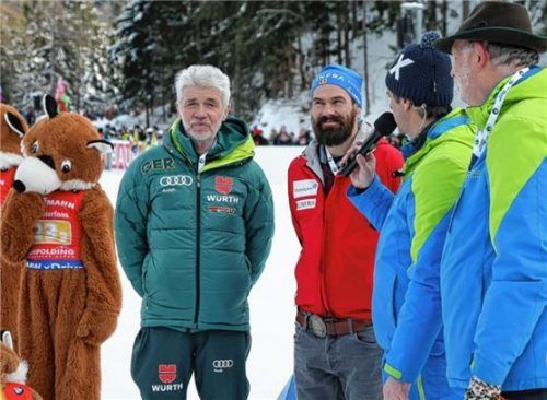 DSV-Präsident Dr. Franz Steinle bei der Verabschiedung von Michael Rösch in der Chiemgau-Arena.Foto Weitz