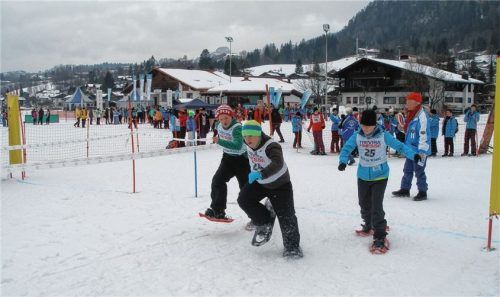 Ein Wintersporttag von Special Olympics Bayern fand bereits 2016 in Reit im Winkl statt. Auch Schneeschuhlaufen ist wieder eine der Disziplinen.Foto hauser