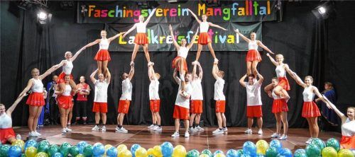 Eine außergewöhnliche Choreografie zeigte der Faschingsverein Mangfalltal bei seinem Showtanz. Foto Hoffmann
