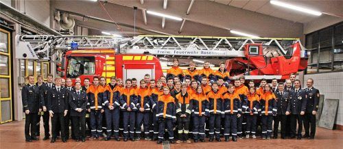 Erfolgreich haben die Jung-Feuerwehrler die Fragen richtig beantwortet. Sehr zur Freude ihrer Ausbilder, Prüfer und Kommandanten.