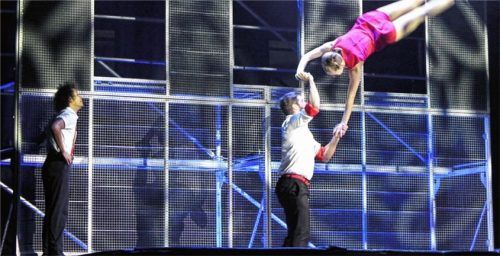 Fester Bestandteil der Traumfabrik: Akrobatik auf dem Trampolin. Foto Wunsam