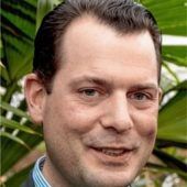 Zu Guttenberg gibt Präsidentenamt ab