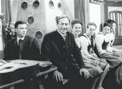 Im Studio in Unterföhring: Wastl Fanderl mit den Mitwirkenden. Foto Sessner/VMA