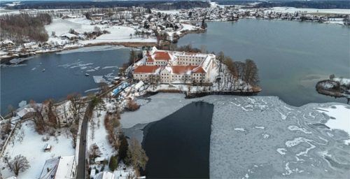 In Kloster Seeon tagte die CSU-Landesgruppe im Deutschen Bundestag. Die Polizei zog ein positives Fazit ihres Einsatzes.Foto Polizei