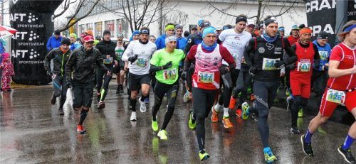 Knapp 400 Teilnehmer ließen sich durch den strömenden Regen nicht entmutigen und bewältigten die Strecken entlang der Mangfall.Fotos hko