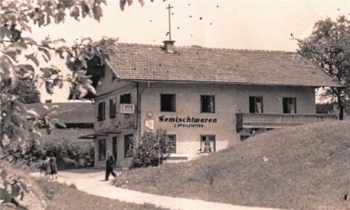 Mit Gemischtwaren in Bernhaupten fing 1915 alles an. Längst gehören die heutigen Edeka-Märkte der Chiemgauer Kaufmannsfamilie Pfeilstetter zum Genossenschaftsverband Edeka Südbayern, der heute 100 Jahre alt wird. Fotos re