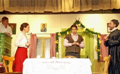 Nicht nur die Schauspieler, auch die Bühnenbildner haben wieder ganze Arbeit geleistet.