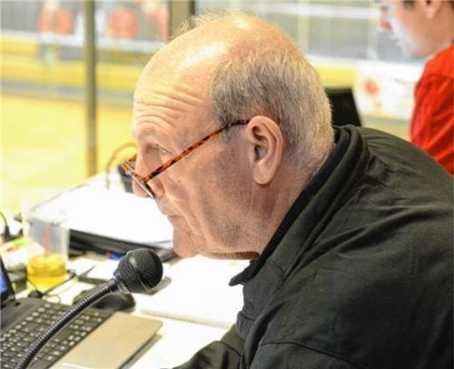 Peter Holzapfel ist seit mehr als 40 Jahren die Stimme des Rosenheimer Hallenfußballs. Foto ruprecht