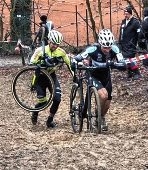 Peter Maier vom RSV Rosenheim (links) bei einen kräftezehrenden Anstieg.