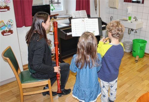 Rund 40 Blockflötenschüler nehmen an der Musikschule Unterricht – die jüngsten sind Sechsjährige. Fotos : iw