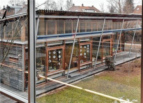 Schön, aber zu klein: der Pavillon auf dem Gelände der Grundschule Erlenau. Fotos Schlecker