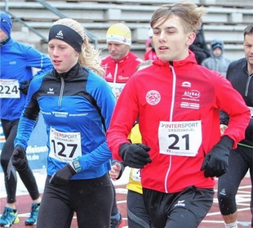 Stefanie Walter (links, PTSV Rosenheim) und Lukas Doleschal (rechts, TSV Bad Endorf) überzeugten in den Jugend-Klassen. Fotos Stuffer
