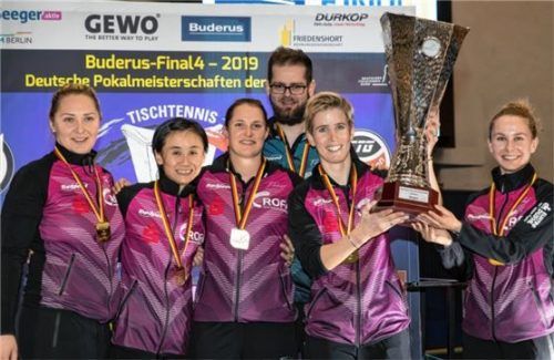 Stolzer Pokalsieger: Die Tischtennis-Damen aus Kolbermoor. Foto  Steinbrenner