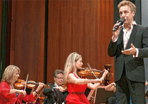 TV-Ermittler auf musikalischen Abwegen: Max Müller moderierte und sang mit spitzbübischem Charme. Foto Janka