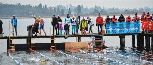 Unter den 70 Teilnehmern sind nicht nur Extremsportler, sondern auch viele Bekannte aus der deutschen Eisschwimmer-Szene. Foto re