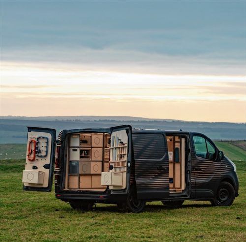 Viel Platz bieten die meisten Nutzfahrzeuge. Diesen tatsächlich auch sinnvoll zu „nutzen“ stellt viele vor eine Herausforderung. Design Konzepte wie hier von Nissan und dem britischen Studio Hardie zeigen spannende Möglichkeiten, wie der Raum und seine Kapazität vollumfänglich zum Einsatz kommen kann, ohne dass auf einen gewissen Anspruch auf Design verzichtet werden muss. Fotos  Elliot Davies/Nissan