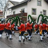 Schäffler tanzen im ganzen Landkreis