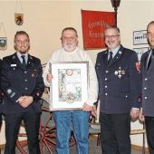 Feuerwehr: Neues Ehrenmitglied