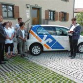 Ambulante Helfer mit neuem Auto