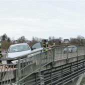 Autofahrerin muss wegen Sonne nießen: 30000 Euro Sachschaden