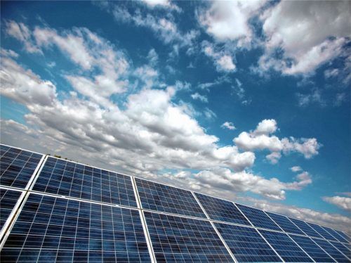 Als Bauträger Solarparks errichten – das war das Geschäftsmodell der beiden Rosenheimer Geschäftsleute. Foto dpa