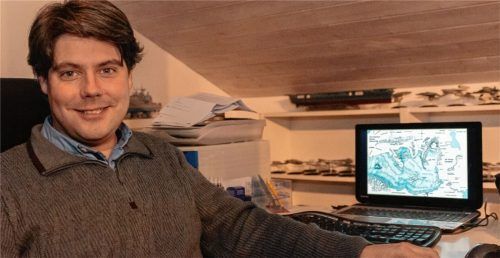 Ausgefeilte Utopie: Die „Elderwelt“ von Autor Tobias Fischer ist durchdacht bis ins Detail. Selbst Landkarten gibt es, die den Büchern beigefügt sind, um dem Leser die Orientierung zu erleichtern.Fotos Thomae