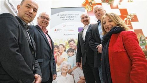 Betonten die enge Zusammenarbeit (von links): Anton Reiserer von der Arbeiterwohlfahrt, Erwin Lehmann von der Caritas, Stefan Müller vom Bayerischen Roten Kreuz, Klaus Voss vom Diakonischen Werk und Marianne Guggenbichler vom Deutschen Paritätischen Wohlfahrtsverband.Foto re