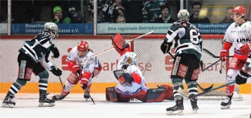 Da sah es noch sehr gut für die Starbulls aus: Enrico Henriquez erzielte die 4:2-Führung gegen Peiting. Fotos Ziegler
