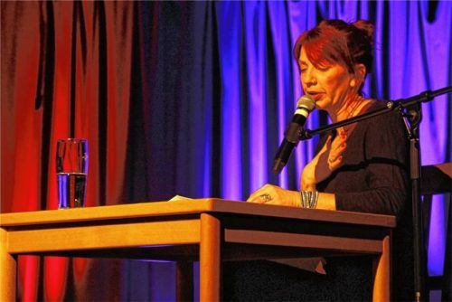 Dagmar Schönleber singt, spricht und liest. Dabei kratzt sie unglaublich viele Themen an. Zielgruppe sind stets Menschen in den 40ern.Fotos  von Ahn