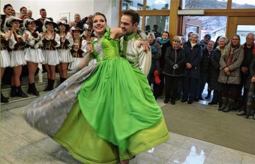Das Aschauer Prinzenpaar besucht das Rathaus in Aschau. Prinzenwalzer im Aschauer Rathaus auf glattem politischem Pflaster. Fotos  Rehberg