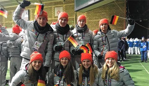 Das deutsche Alpinteam mit Linus Witte (hinten, Zweiter von links) bei der Eröffnungsfeier in Sarajevo.Foto DOSB