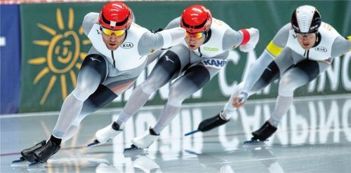 Denny Ihle, Nico Ihle und Joel Dufter (von links) wurden beim Mannschaftswettbewerb Vierte – vier Zehntelsekunden am Podestplatz vorbei. Fotos  Wukits