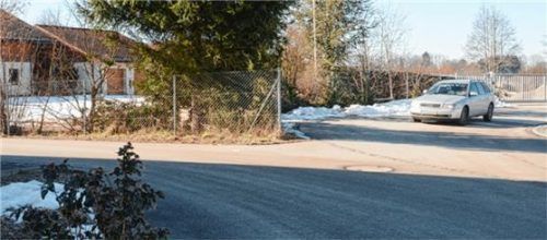 Der Kreisel im Gewebegebiet Vogtareuth mit „Nase“. Es ist unmöglich, hier rechts abzubiegen.Fotos ammelburger