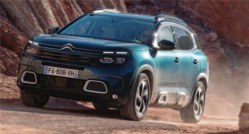 Der neue C5 Aircross besticht durch seinen einzigartigen Charakter und seinen optimistischen, selbstbewussten Auftritt.