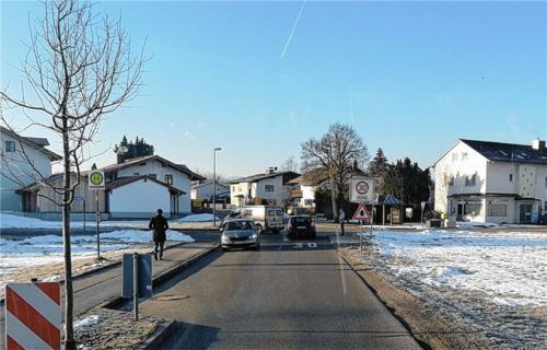 Die 30er-Zone in der Wasserburger Straße hätten viele Anlieger gerne verlängert, weil es auf der geraden Strecke zu viele Raser gebe. Was Messungen der Gemeinde nicht bestätigten. Foto Hampel