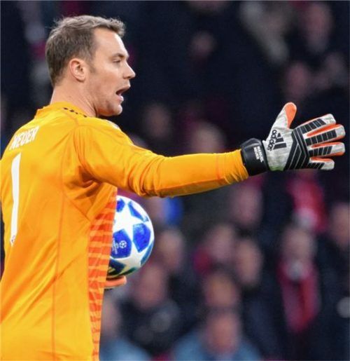 Die Bayern hoffen, dass Manuel Neuer gegen seinen Ex-Club wieder einsatzfähig ist. Foto  dpa