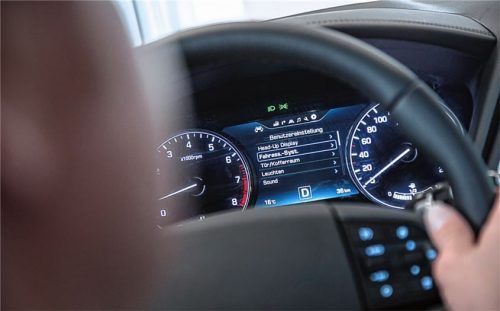 Die Fahrassistenzsysteme leisten  einen wesentlichen Beitrag zu mehr Verkehrssicherheit.