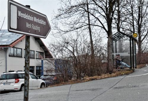 Die Haltestelle an den Wendelstein Werkstätten wird selten angefahren, sie bedeutet aber für die Beschäftigten der Werkstätten ein großes Stück SelbstständigkeitFoto Schlecker