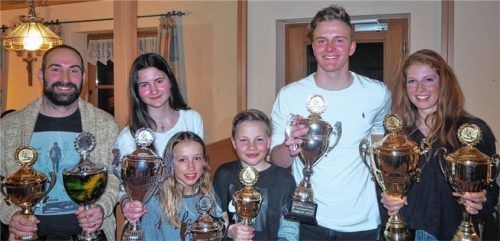 Die Vereinsmeister des SV Prutting: Maxi Till, Lina Kroiss, Luisa Maier, Xaver Stein, Thomas Wallner und Anne Eifert (von links).Foto Niessen
