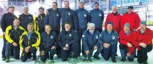 Die vier Aufsteiger aus der Kreisoberliga: SV Söchtenau-Krottenmühl, Sieger TSV Eiselfing, ESV Hittenkirchen und MTV Rosenheim (von links).Foto Niessen