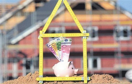 Ein Hausbau geht oft schneller viel mehr ins Geld als geplant. Doch es gibt immer erhebliches Sparpotenzial. Foto vario press