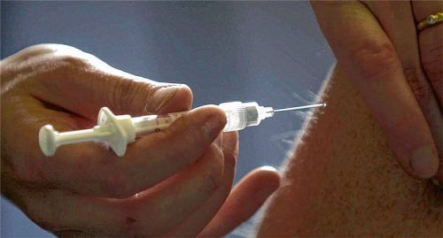 Ein kleiner Pieks kann helfen, sich vor dem Masernvirus zu schützen.Foto dpa